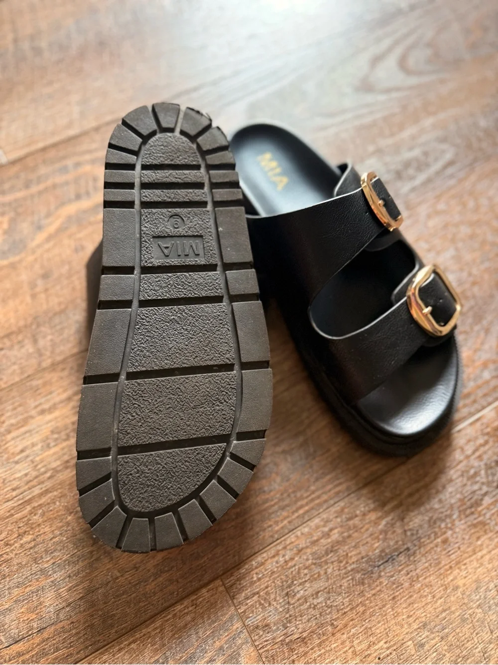 MIA sleek black